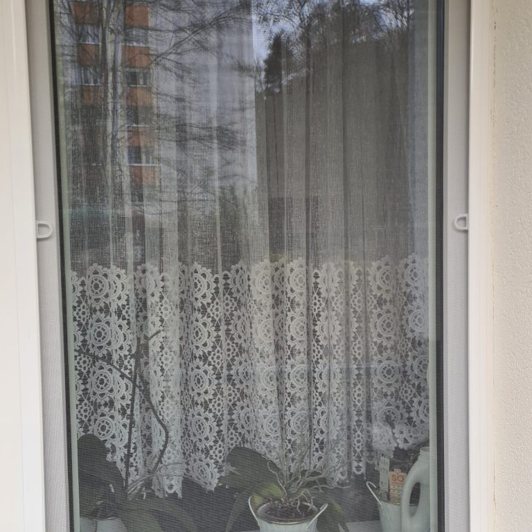 moskitiera-na-okno-gdańsk Moskitiera ramkowa w oknie – skuteczna ochrona przed owadami, Gdańsk Przymorze.